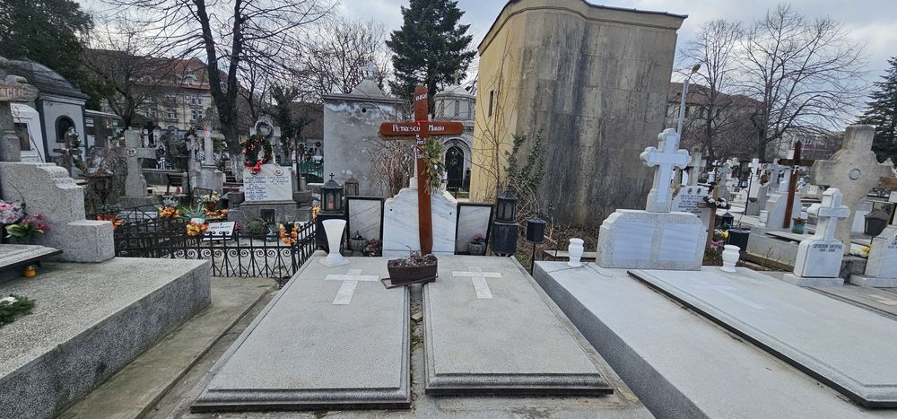 2 locuri de veci, cimitirul sf. Vineri