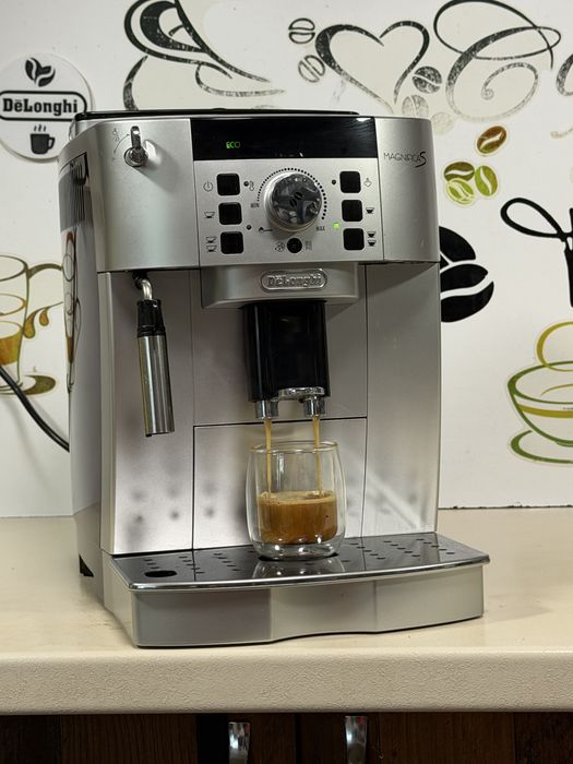 Кафемашина кафе автомат delonghi magnifica S с гаранция