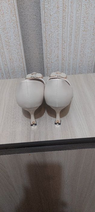 продам женские туфли