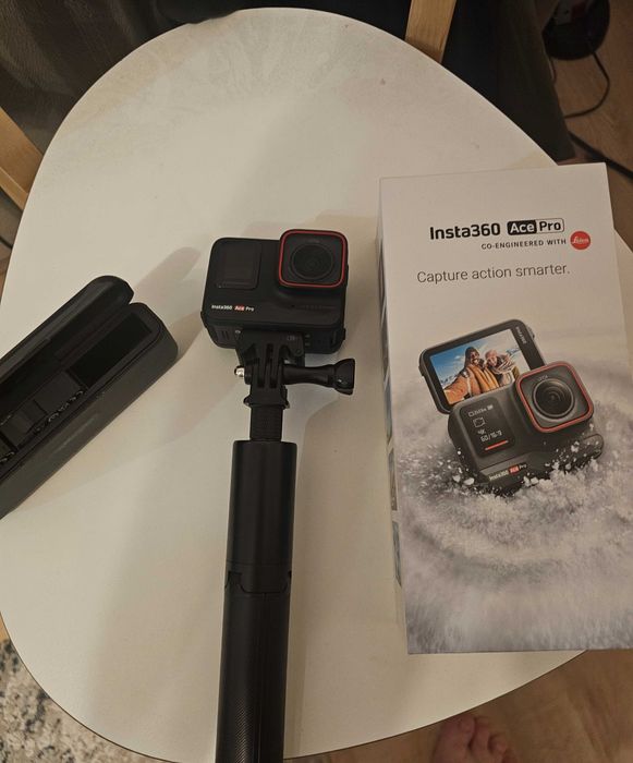 Vand INSTA 360 ACE PRO+Accesorii