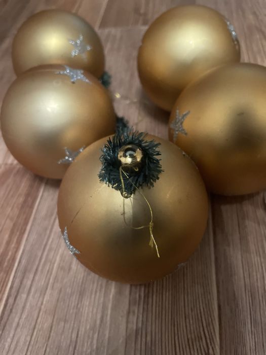 Елочные игрушки на елку