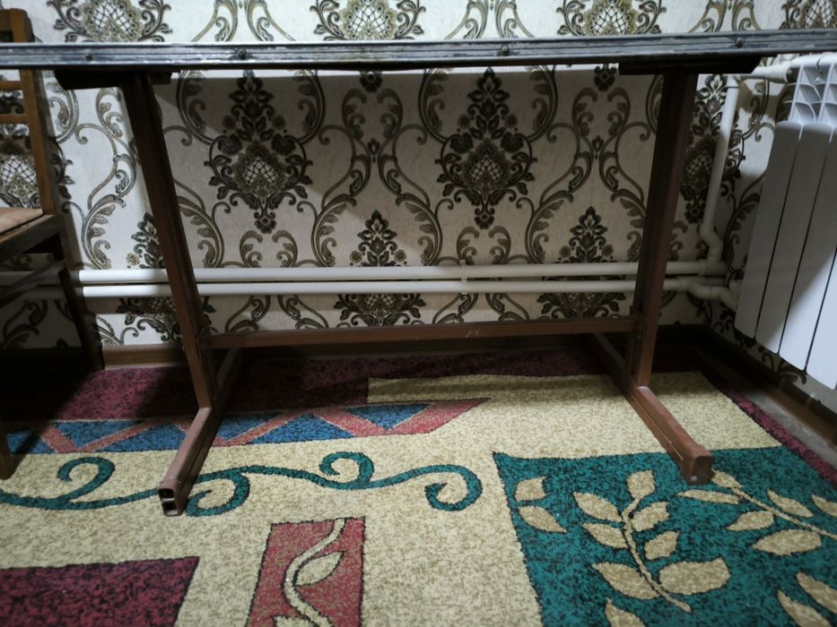 Стол крепкий, б/у