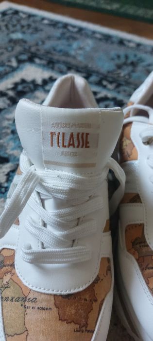 Vând adidași alviero