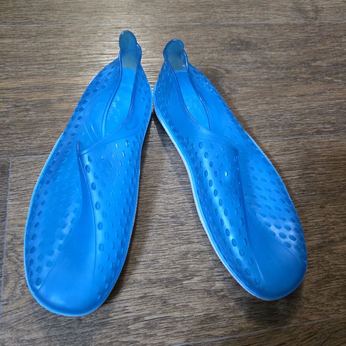 Продам аквашузы 35р