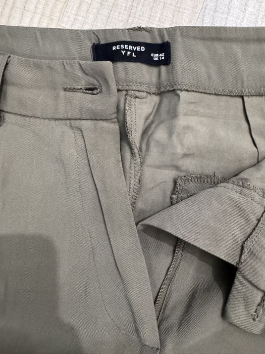 Pantaloni cu croială carrot
