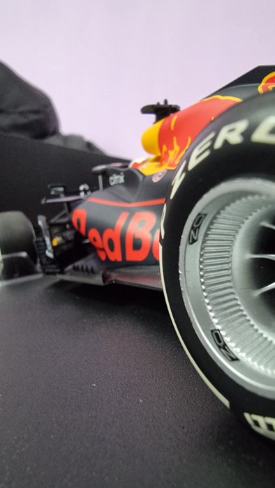 Red bull rb16b French gp Max Verstappen 1:18 minichamps F1
