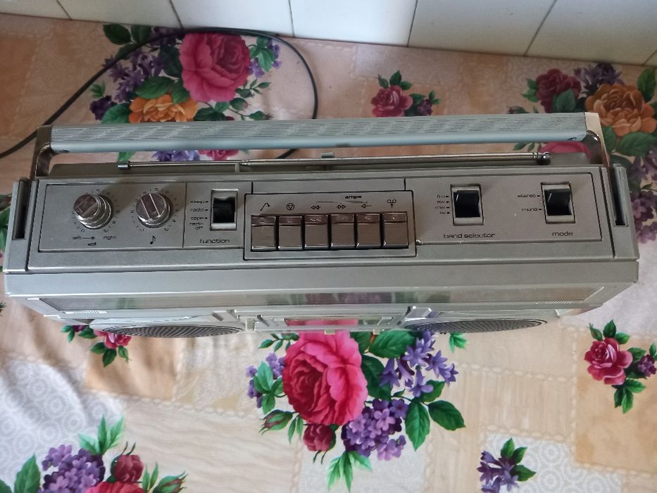 Radio casetofon  Siemens Club-74 și Samsung.