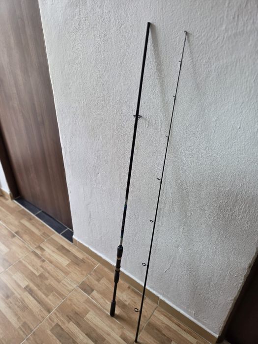 Vînd 2 bete de pescuit la spining