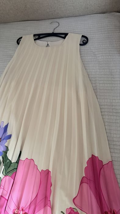 Универсална рокля, подходяща и за бременни