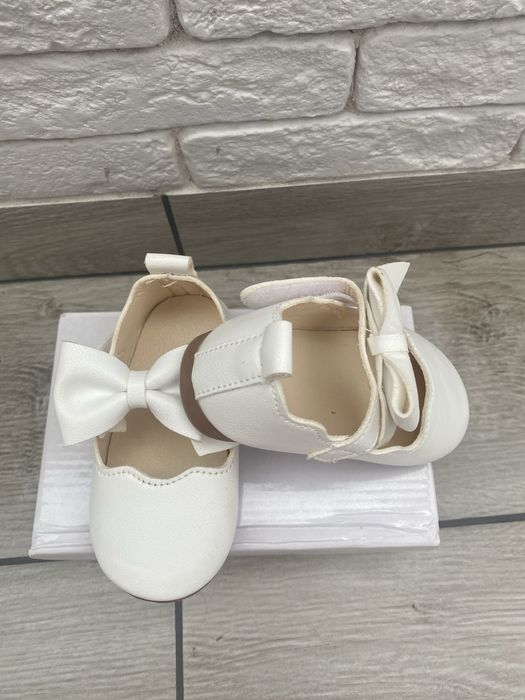 Бели пантофки 22 размер