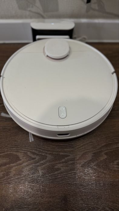 Продам Робот-пылесос Xiaomi Mi Robot Vacuum-mop 3C белый