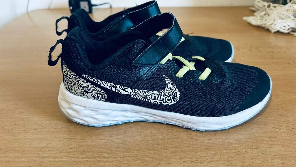 Adidași Nike nr 34 ca noi