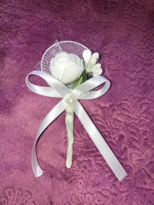 Бутониери и шаферски гривни