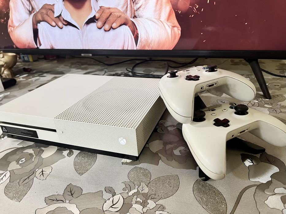 Xbox One + console