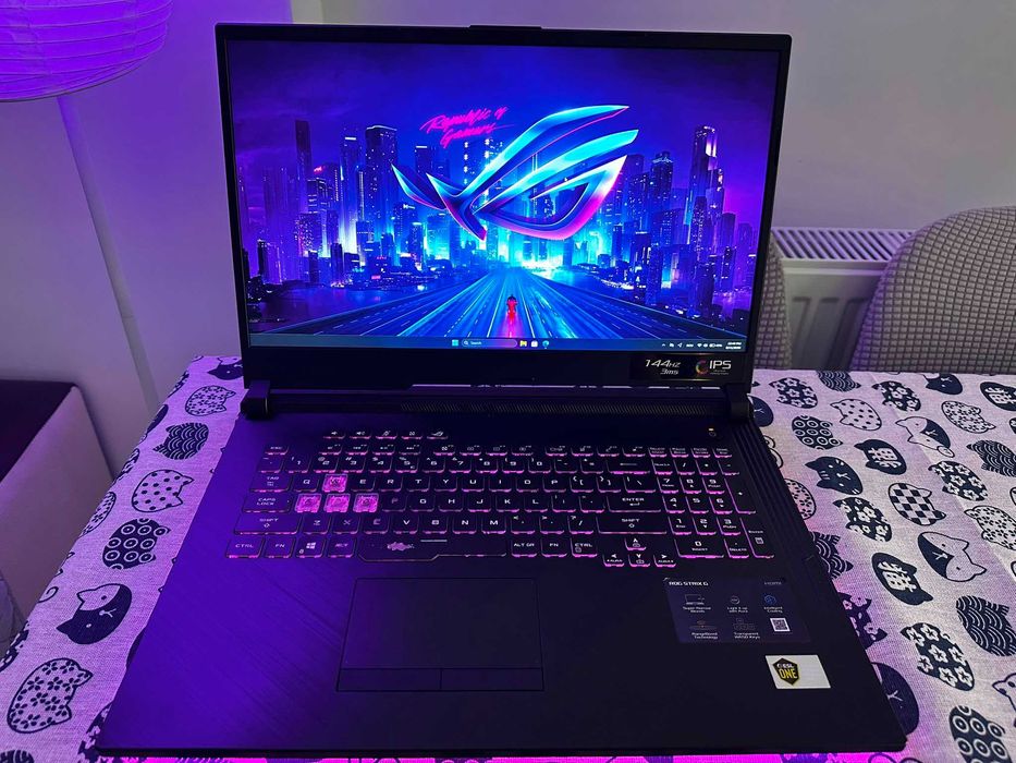 ASUS Rog Gtx1660ti i7-9750H 17" 144Hz IPS