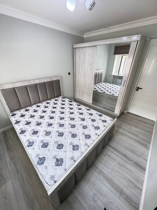 Чиланзар 4. Срочно 3 Х комнатная кирпич.  Метро Мирзо Улугбек