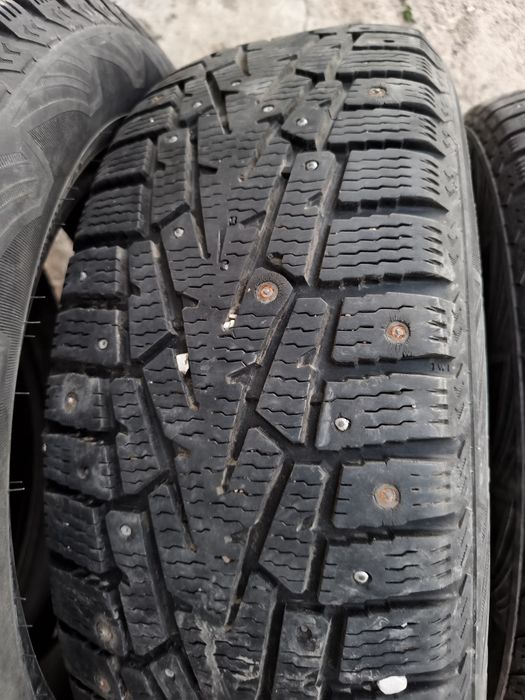 Продам зимние шины  215/60/17