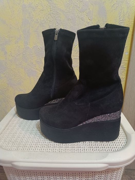 Боти на платформа 37 номер