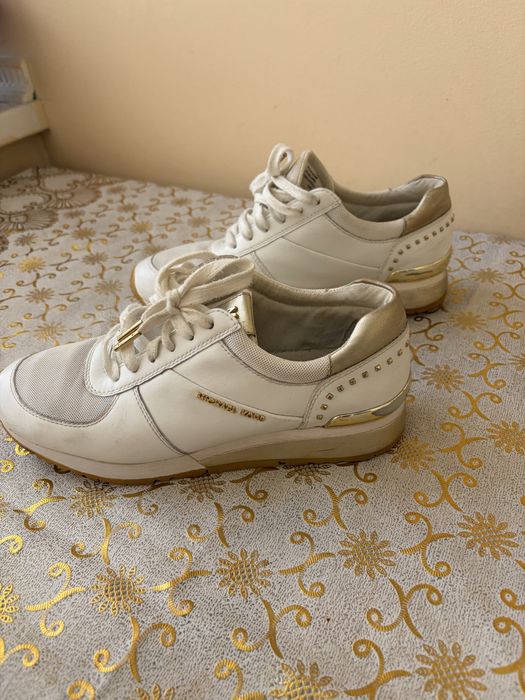 Кроссовки фирмы Мichael KORS, повседневные