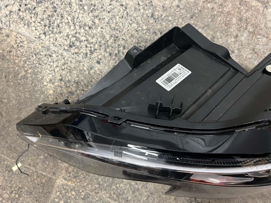Ляв фар Full led Peugeot full led  3008 - напълно окомплектован