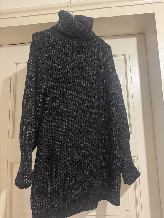 Черен блестят дълъг пуловер с поло яка