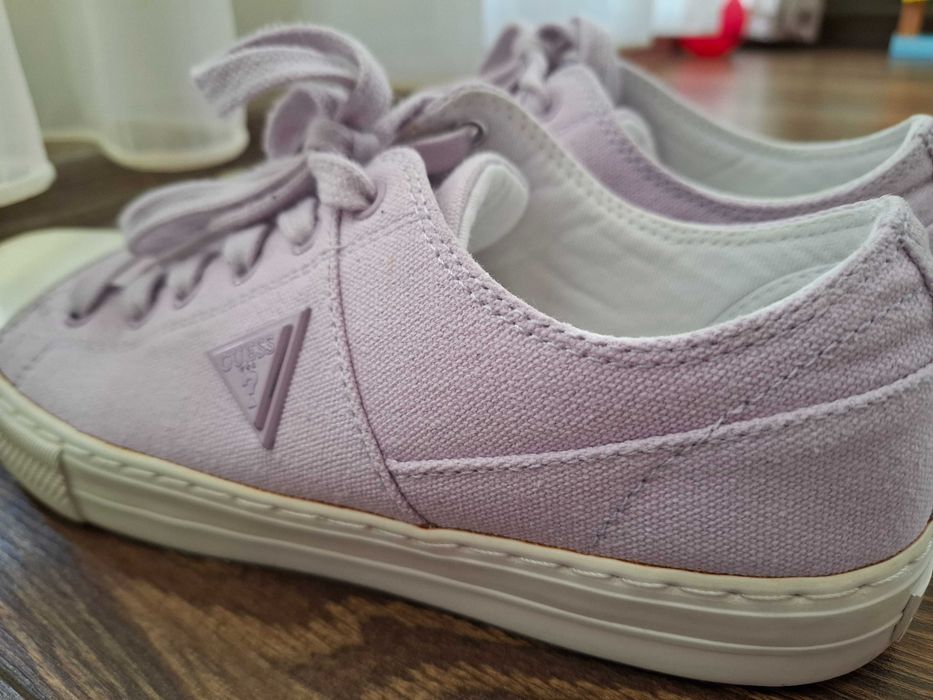 Кецове на марката Guess