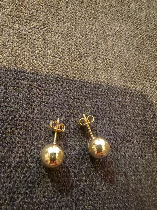 Продавам златни обеци 18к