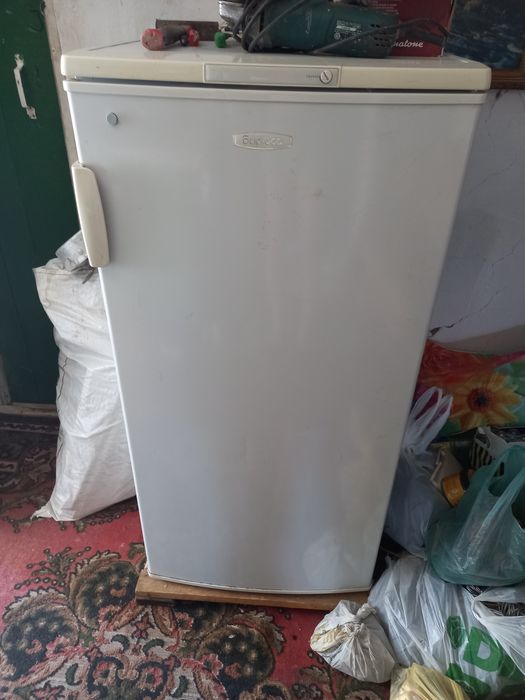 Холодильник на запчасти Бирюса