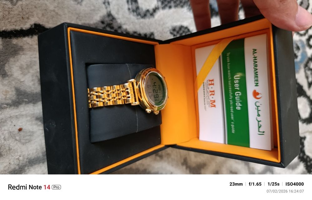 Al-Haramen soati Holati yaxshi Ideal bir oy oldin olingan