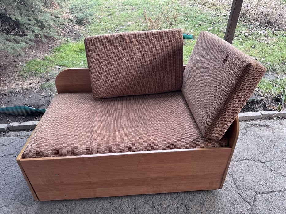 Срочно продам тахту.