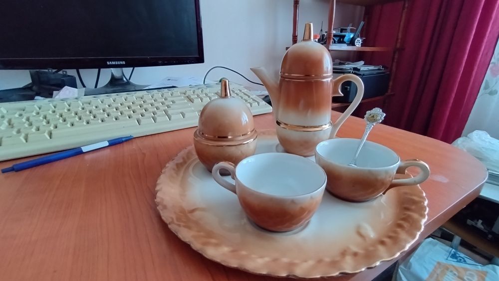 Set ceainic cu 2 cesti si o zahariera