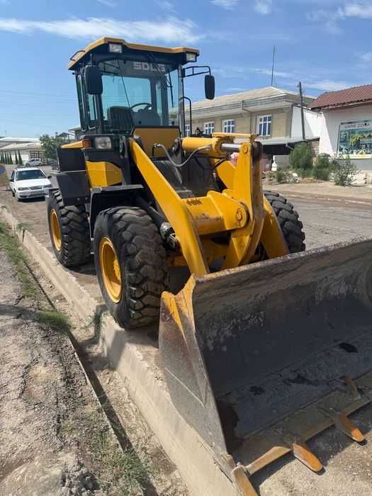 Фронтал Погрузчик сотилади (аъло холатда)
