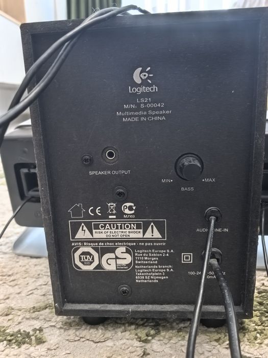 Vând sistem de boxe pentru calculator logitech