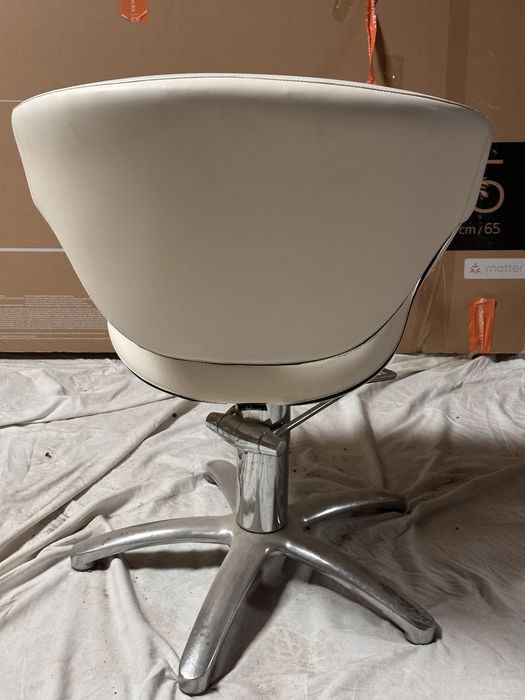 Мебель в салон красоты