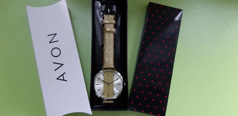 Нов часовник Avon