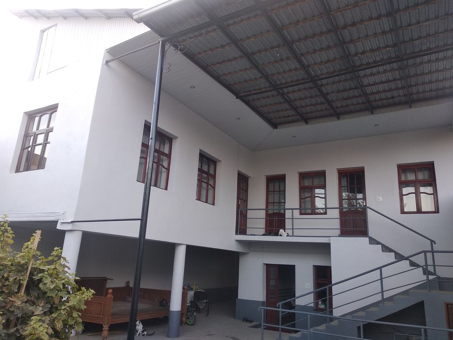 Ucaska sotiladi fozilovda.4 sotidan owiq