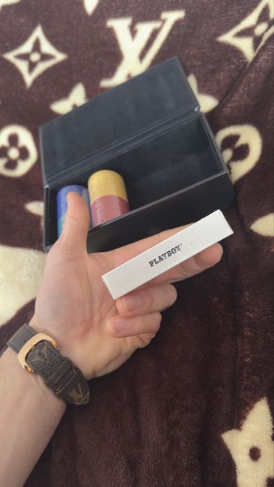 Покер сет, карти и чипове.