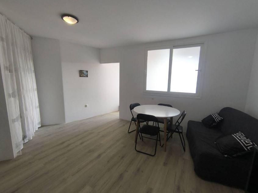 Дава се под наем Двустаен апартамент в Варна, Погреби - 44 кв.м за 420 € - Снимка #2