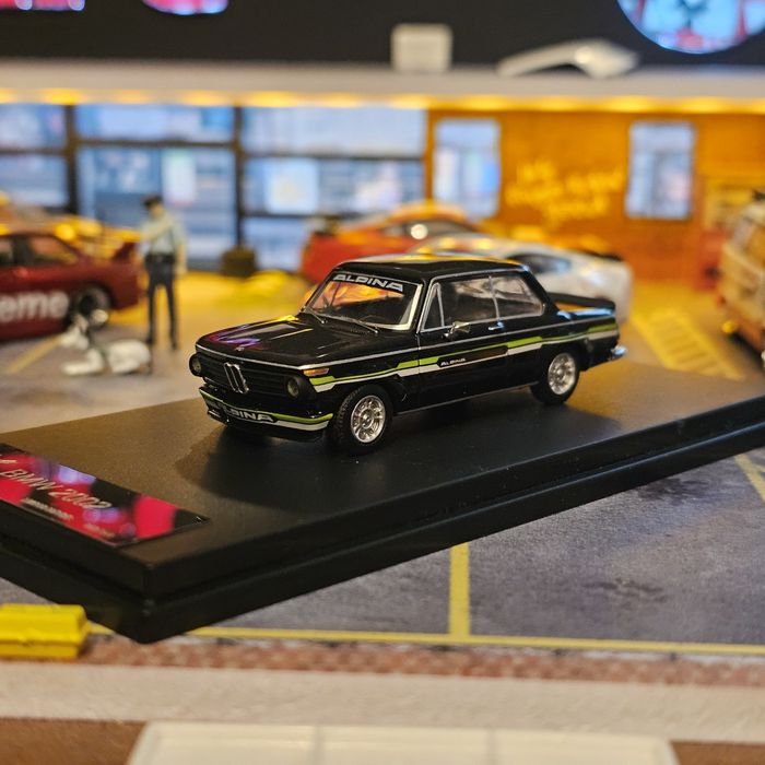 BMW  2002 Alpina macheta auto premium limitata 300 (scara 1:64)