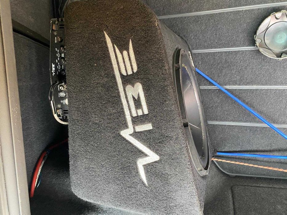 Vand Subwoofer JBL + statie auto vibe ofer si kit instalare si montaj