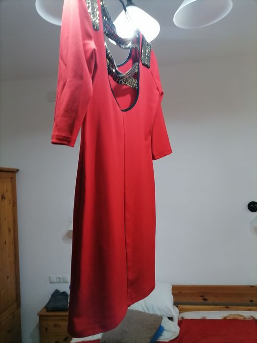 Rochie roșie cu paiete mărimea m sau s
