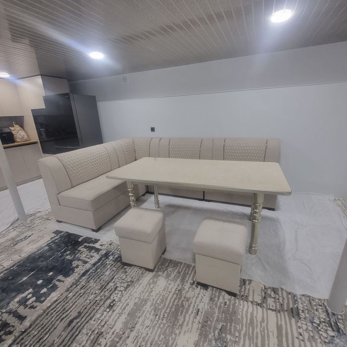 Кухни уголок с столом