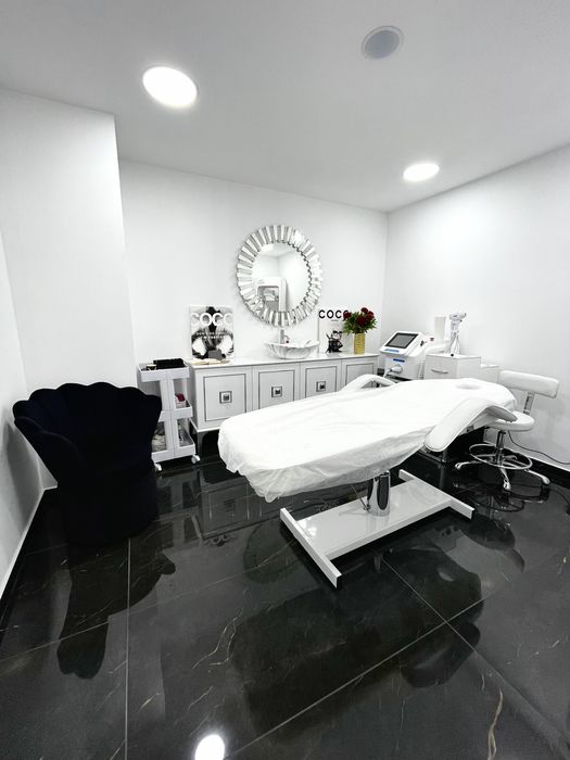 Inchiriez camera cosmetica in spatiu comercial centru