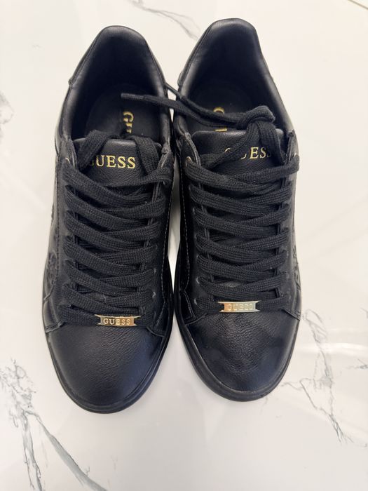 Sneakers guess 37