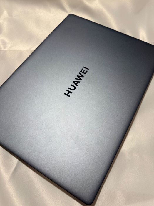 Продам ноутбук Huawei в идеальном состоянии
