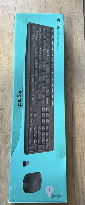 Комлект безжична клавиатура с мишка Logitech MK235