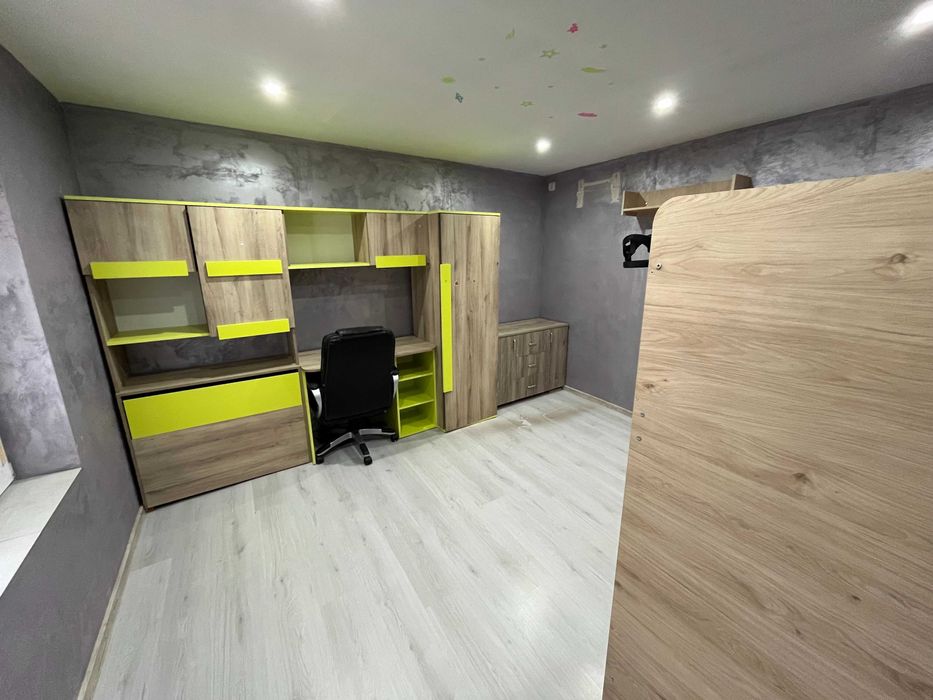 Продава обзаведена къща с голям двор в близко до Казанлък село