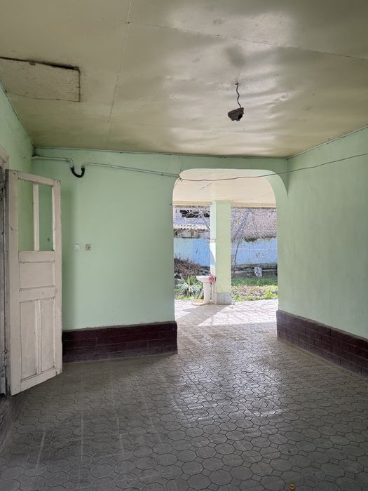 Uy Sotiladi 3,5 sotix Kitob sentridan