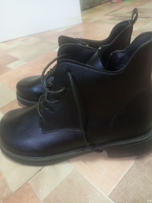Продам ботинки весна-осень.