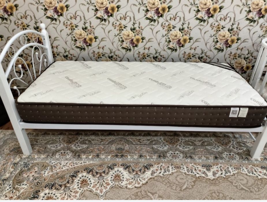 Продам кровать с матрасом